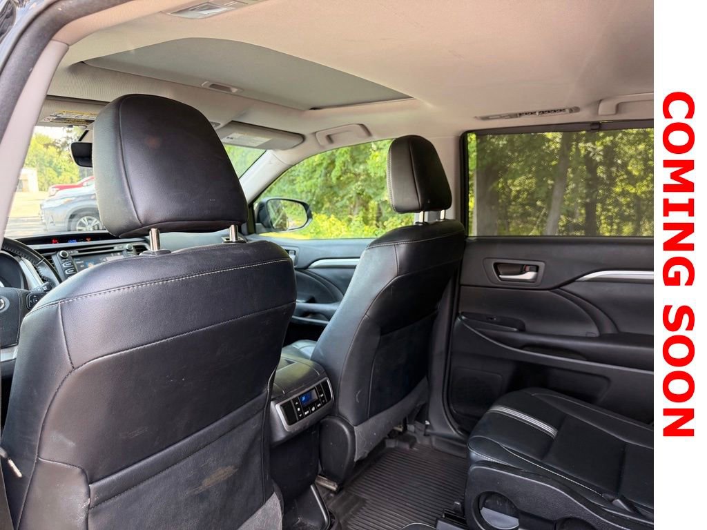 Used 2017 Toyota Highlander SE AWD/4WD image 12