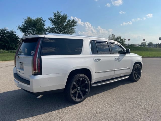 Used 2018 Cadillac Escalade ESV Luxury AWD/4WD image 3