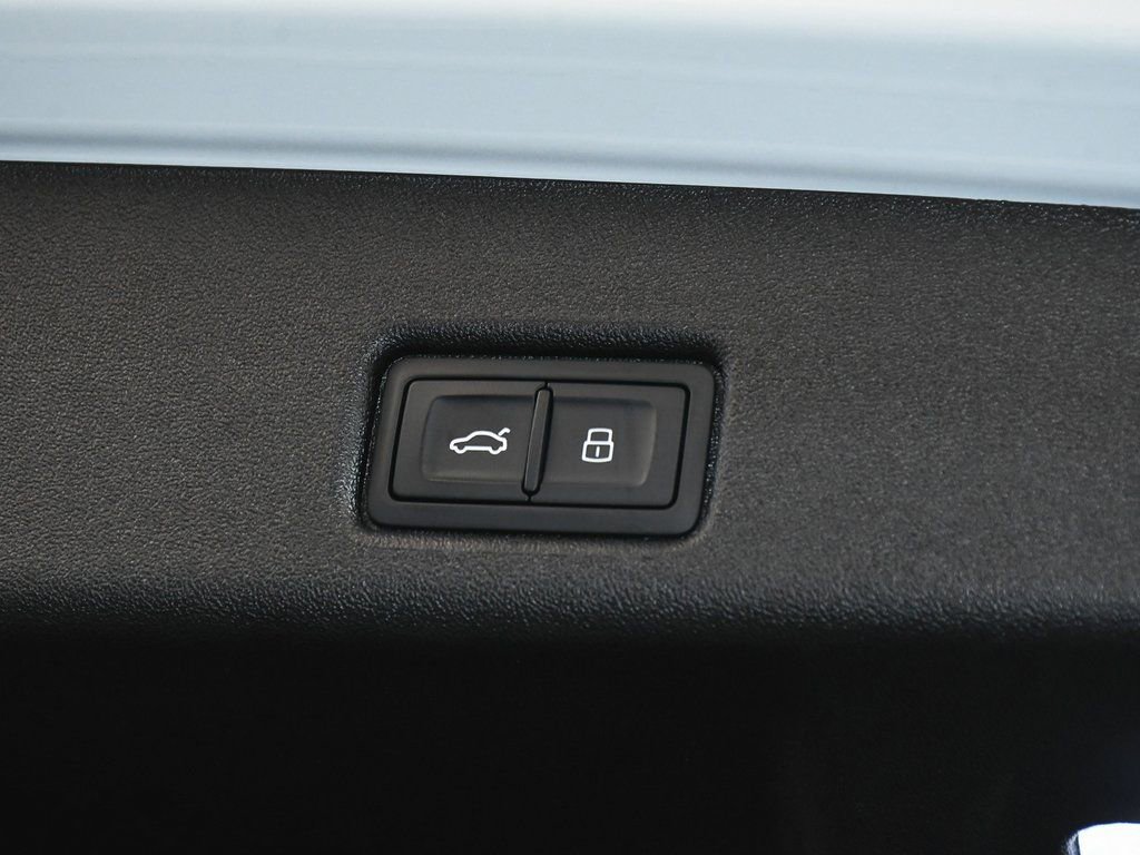 Used 2025 Audi SQ5 Premium Plus w/ Premium Plus Package image 59