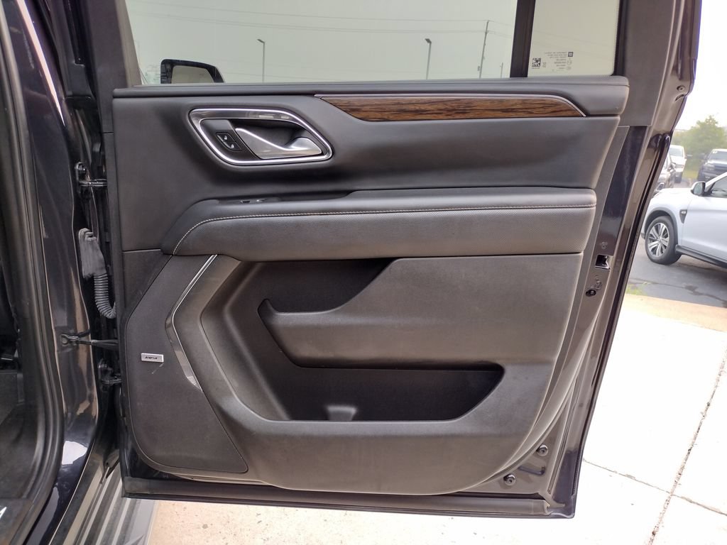 Used 2022 Chevrolet Suburban Premier AWD/4WD image 26