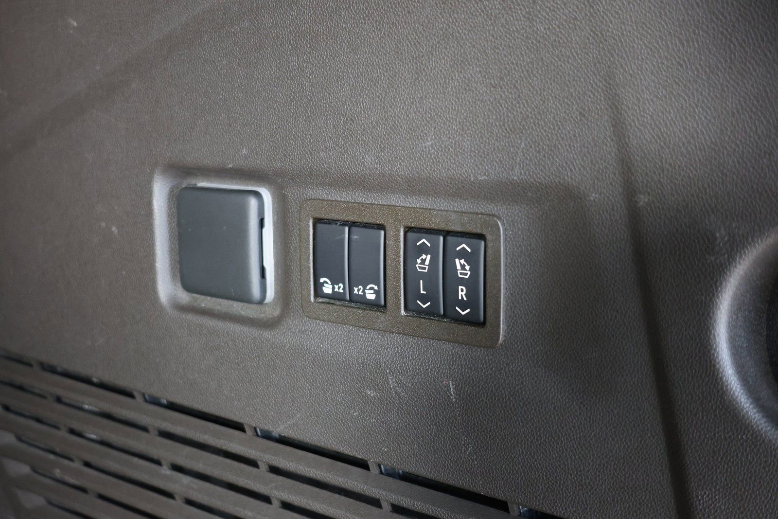 Used 2021 GMC Yukon XL Denali w/ Denali Premium Package image 49