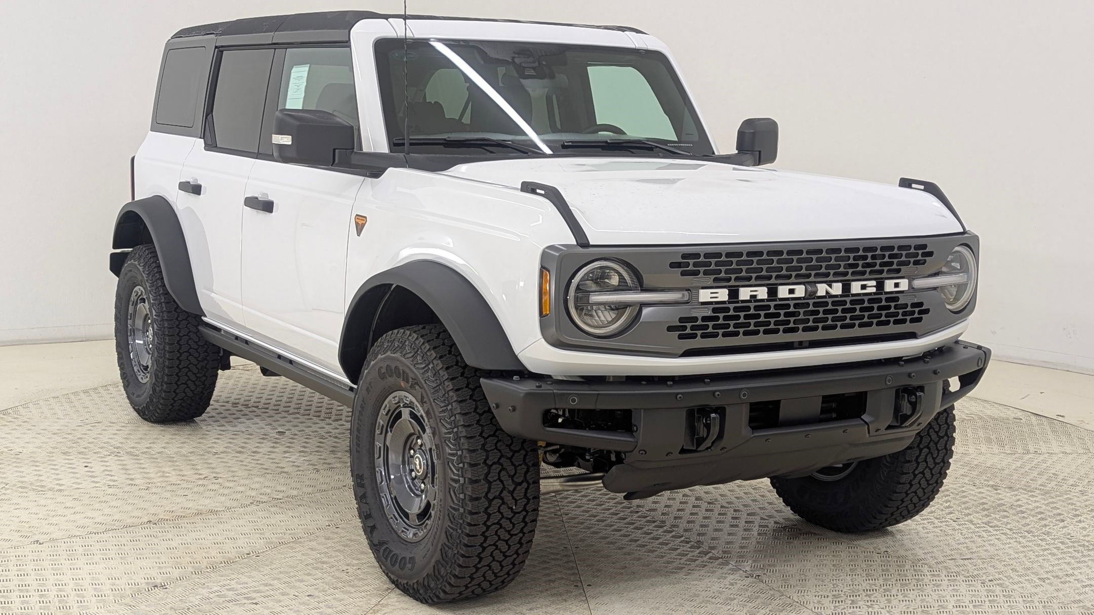 New 2025 Ford Bronco Badlands image 7