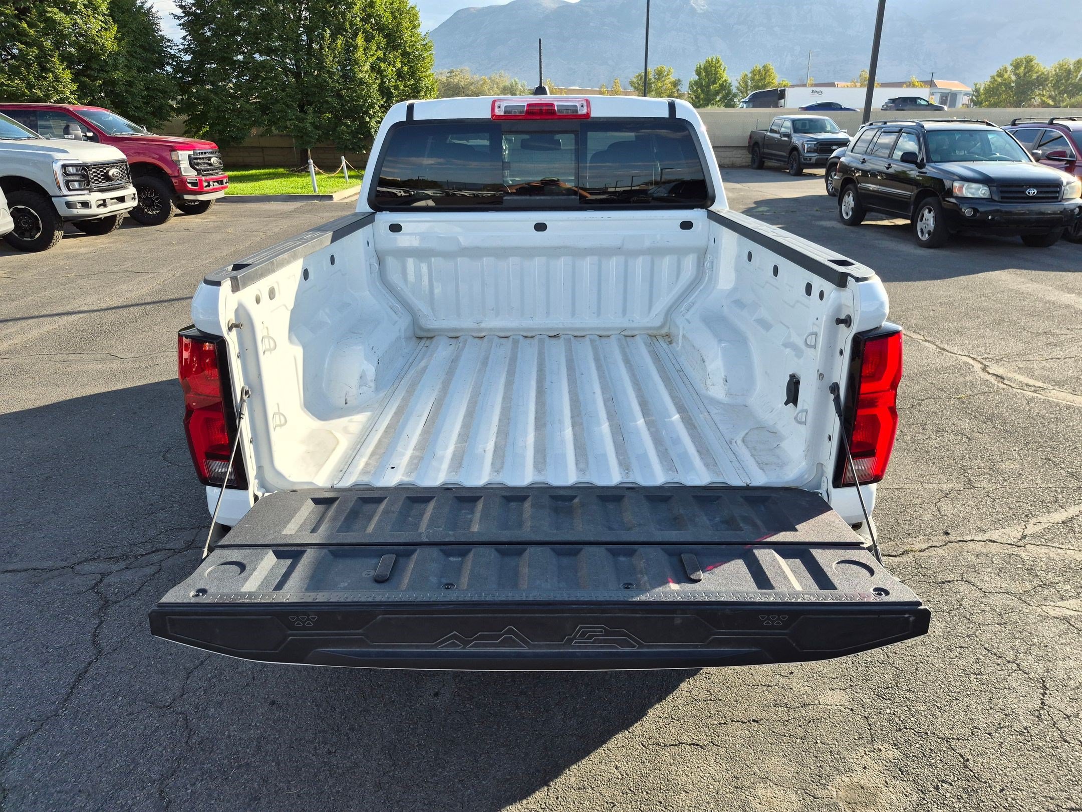 Used 2024 Chevrolet Colorado Z71 w/ Z71 Convenience Package 2 AWD/4WD image 32
