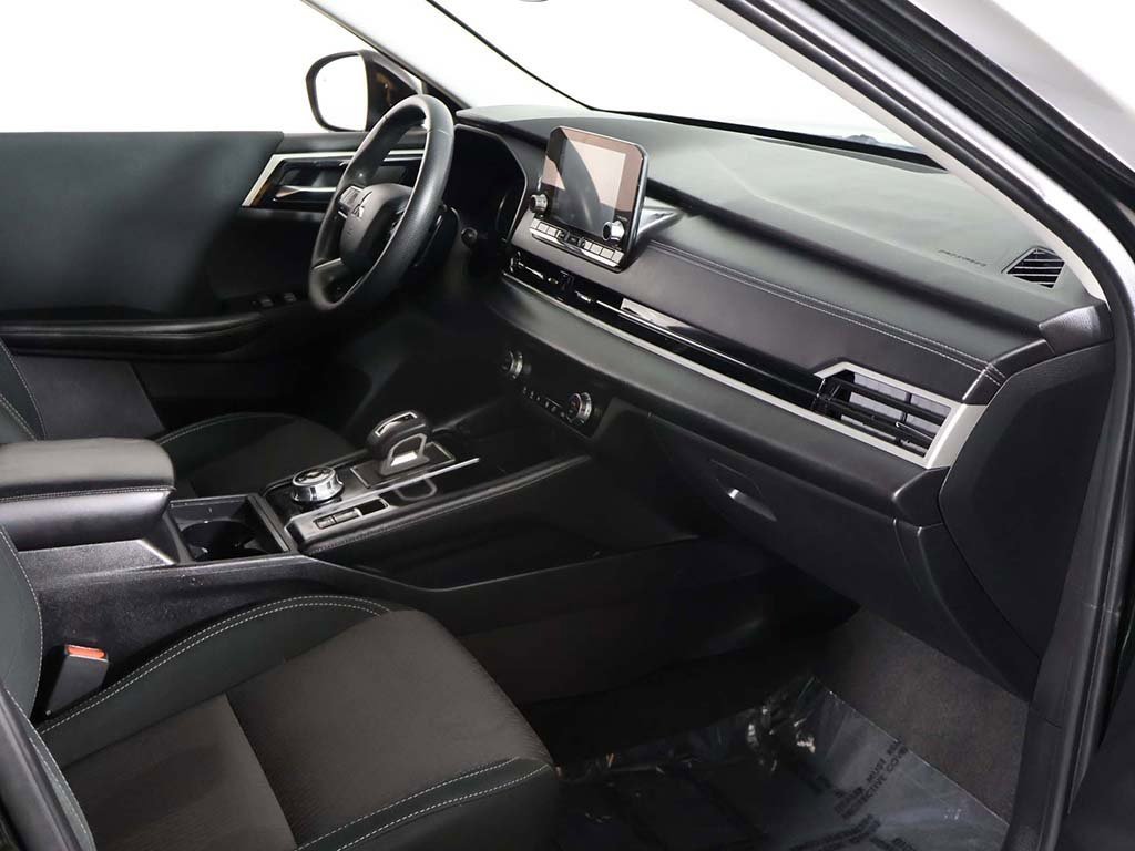 Used 2022 Mitsubishi Outlander ES image 19