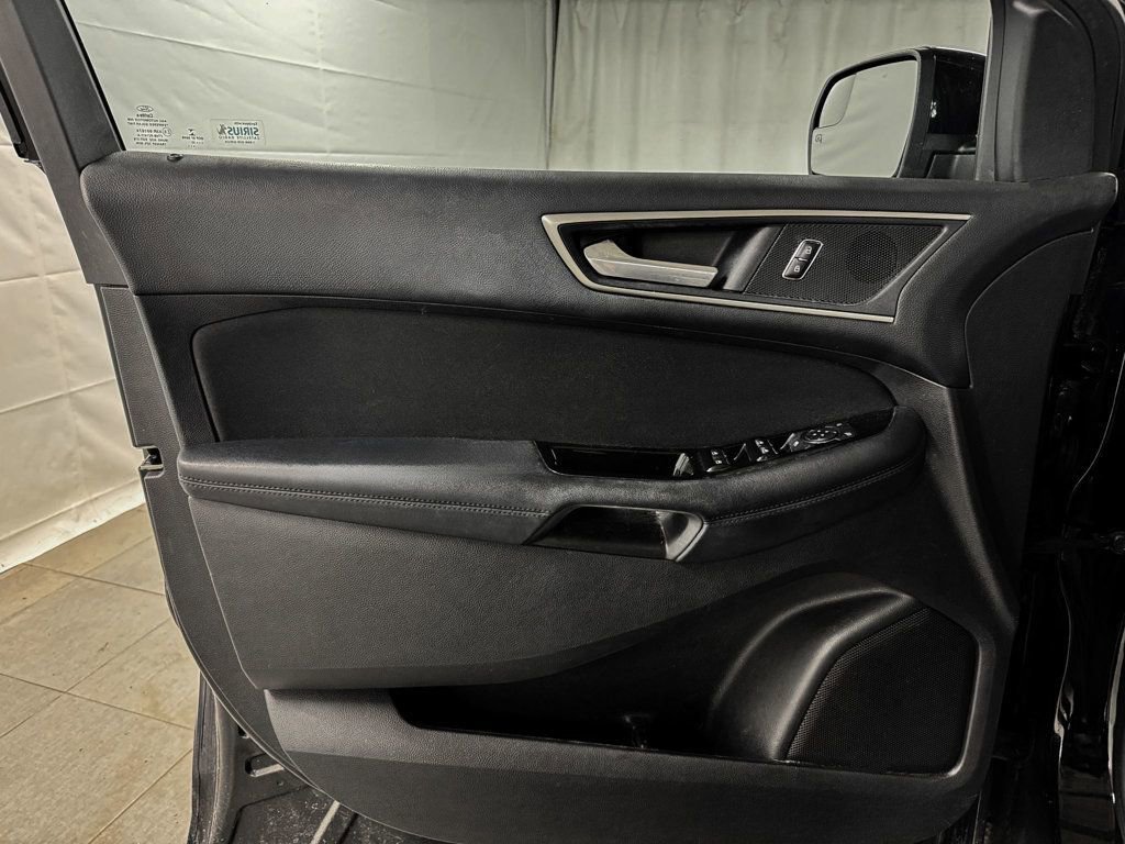 Used 2017 Ford Edge SEL AWD/4WD image 14