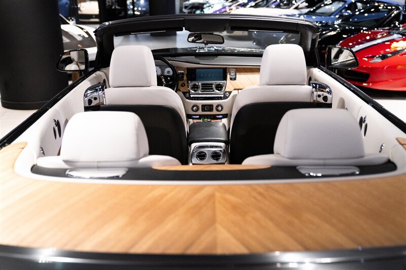 Used 2016 Rolls-Royce Dawn RWD image 32