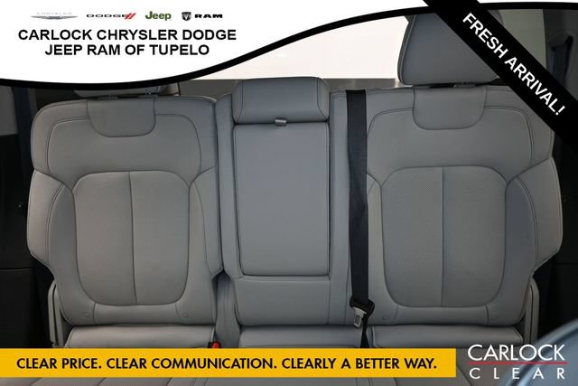 Used 2023 Jeep Grand Cherokee Overland w/ Luxury Tech Group IV AWD/4WD image 25