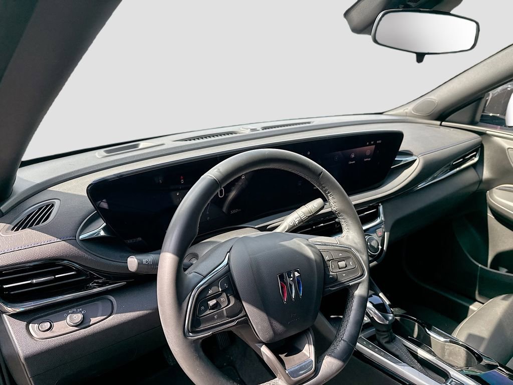 Used 2025 Buick Envista Sport Touring w/ Convenience II Package FWD image 11
