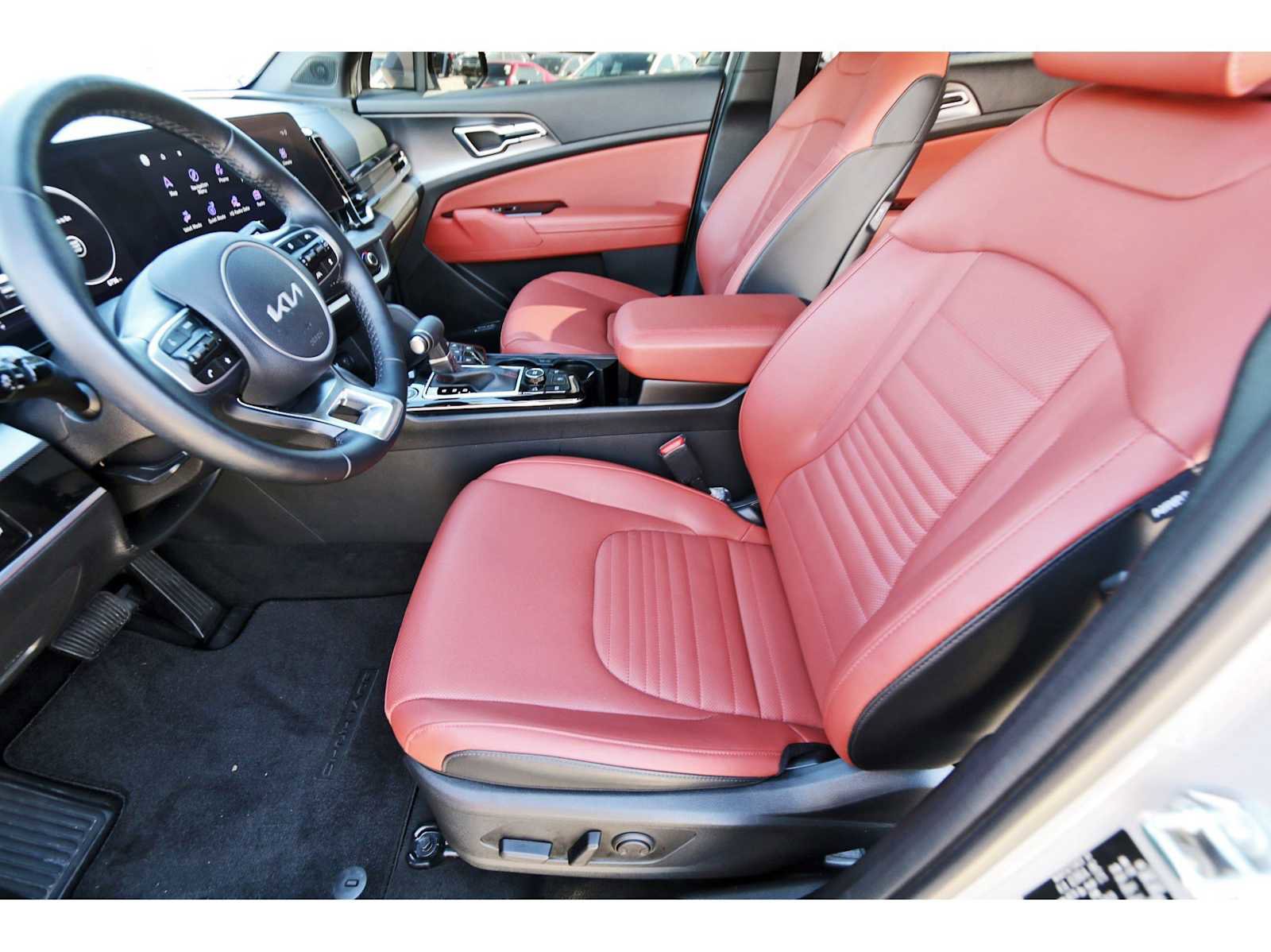 Used 2025 Kia Sportage SX image 11