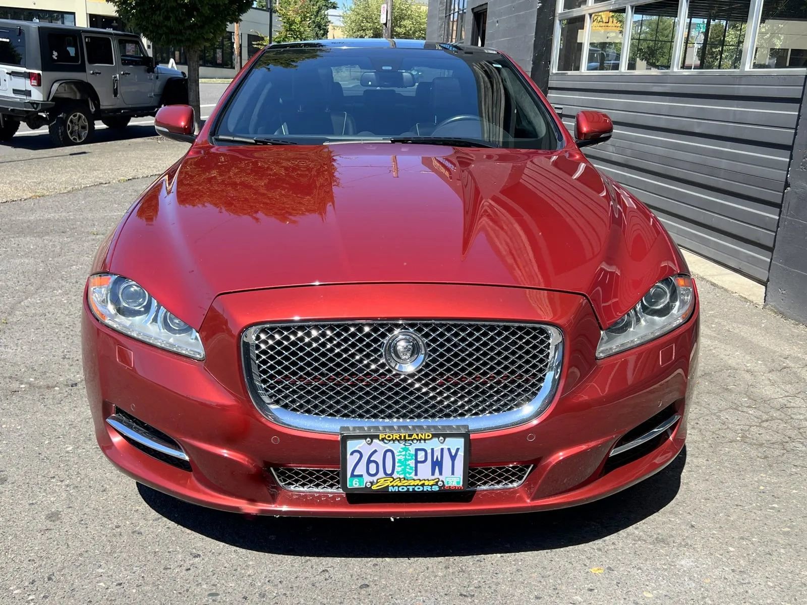 Used 2011 Jaguar XJ image 9