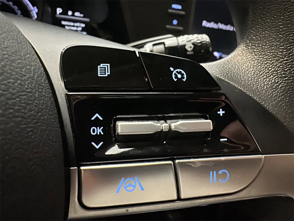 Used 2023 Hyundai Elantra Blue image 21