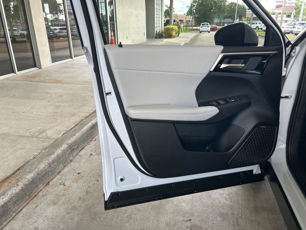 New 2025 Mitsubishi Outlander SE image 36