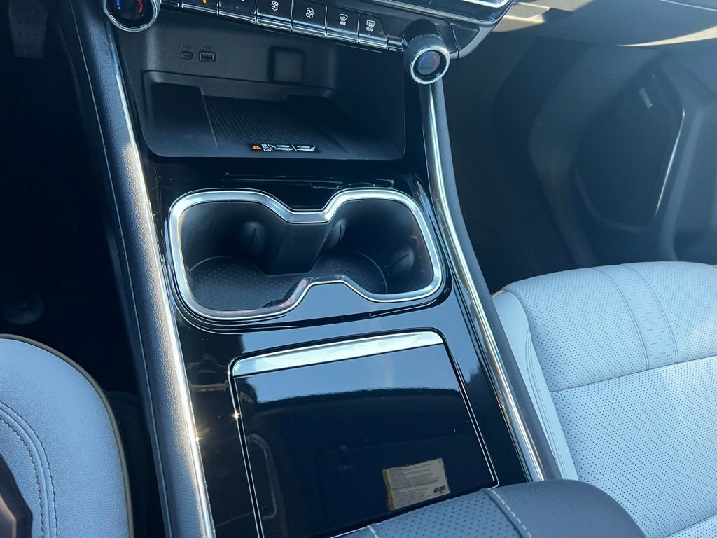 Used 2025 Chevrolet Traverse High Country image 80