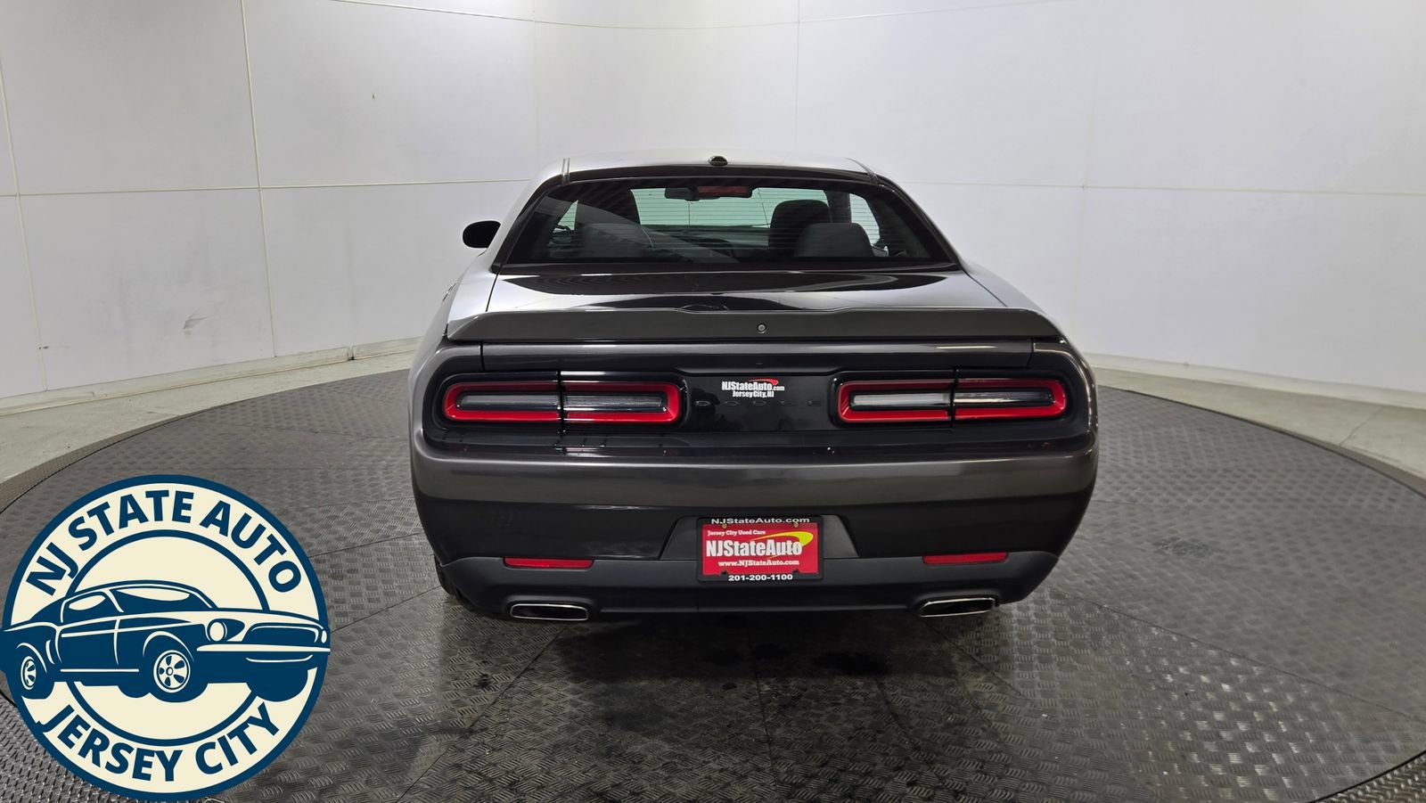 Used 2020 Dodge Challenger SXT RWD image 6