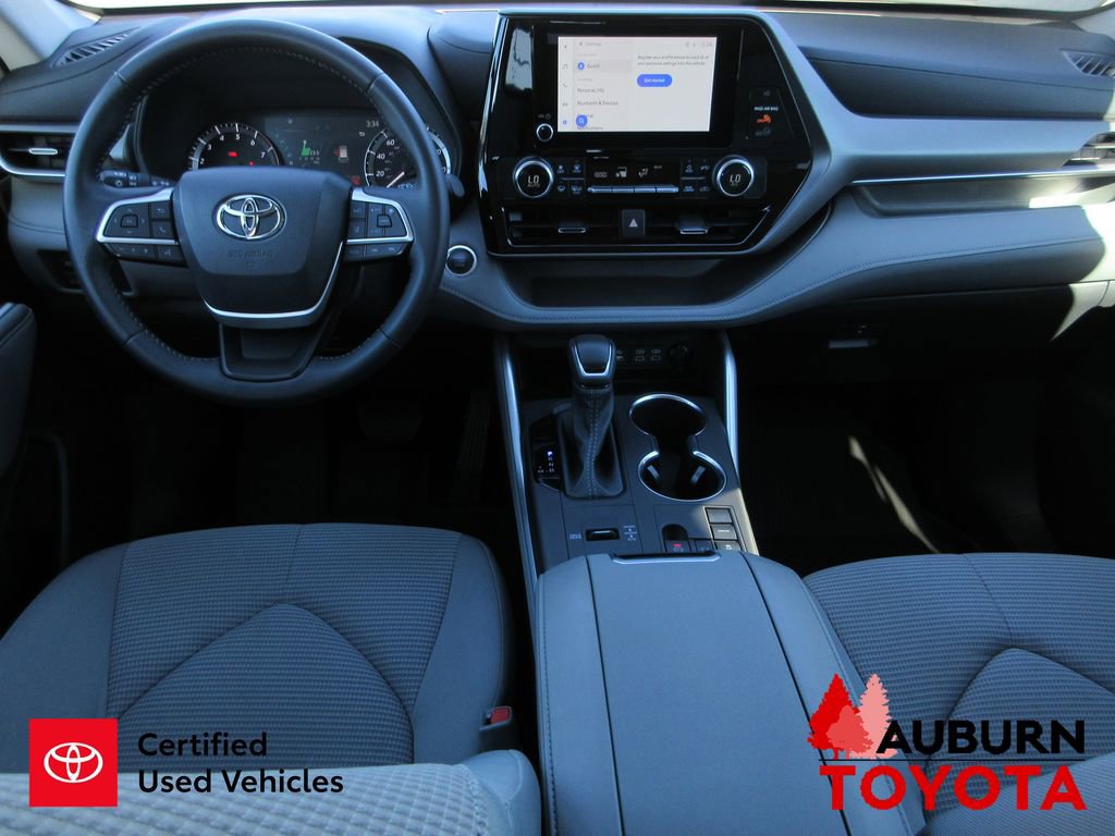 Certified 2025 Toyota Highlander LE image 9