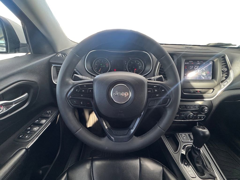 Used 2020 Jeep Cherokee Latitude Plus image 13