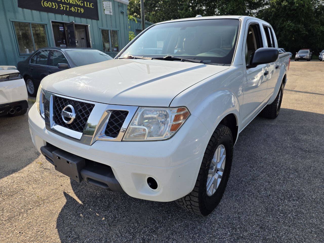 Used 2014 Nissan Frontier SV w/ SV Value Truck Package RWD image 3