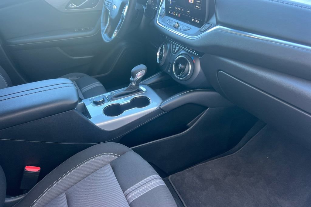 Used 2025 Chevrolet Blazer LT image 18