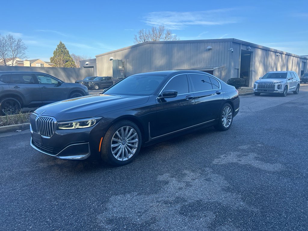 Used 2022 BMW 740i xDrive w/ Premium Package image 7