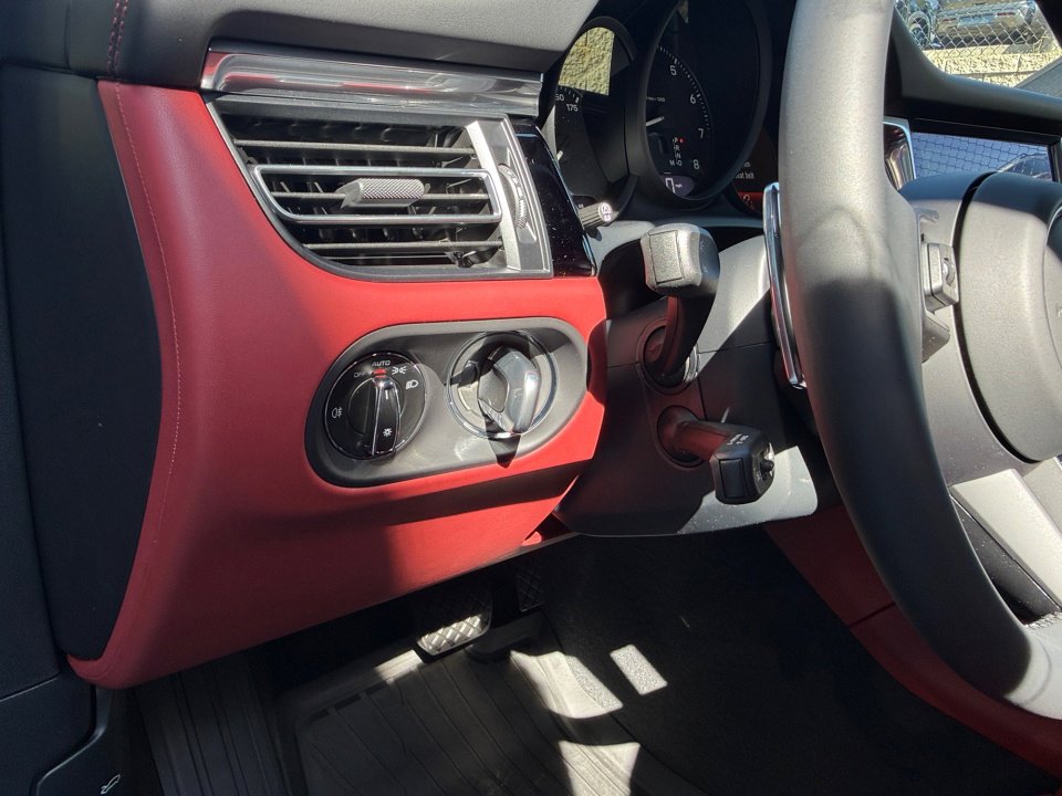 New 2026 Porsche Macan Turbo AWD/4WD image 23