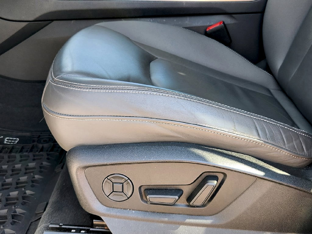Used 2021 Audi Q8 Premium AWD/4WD image 24