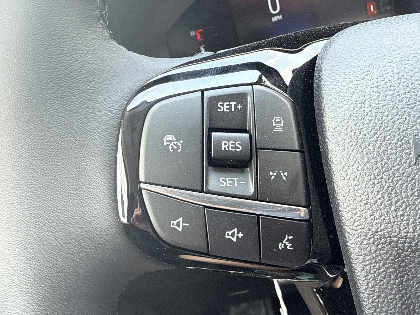 New 2025 Ford Escape SE image 19