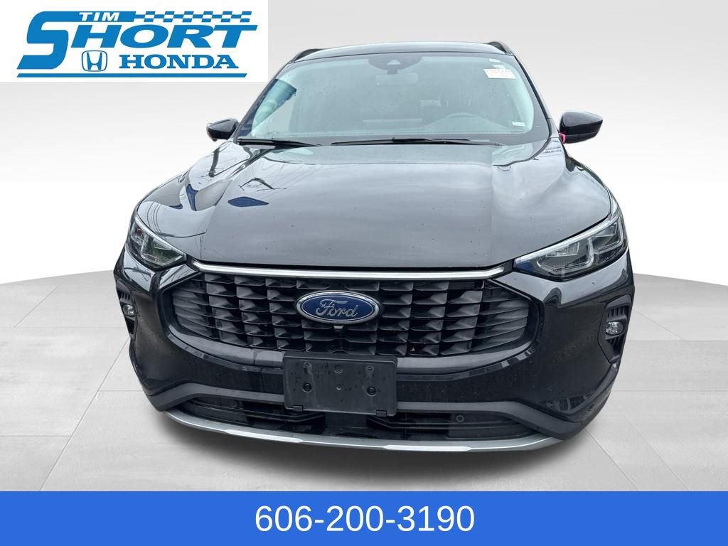 Used 2024 Ford Escape Platinum AWD/4WD image 3