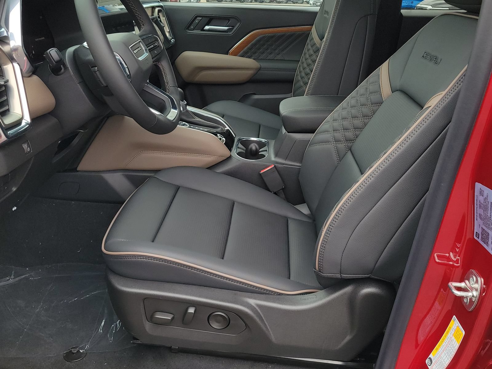 New 2026 GMC Canyon Denali AWD/4WD image 9