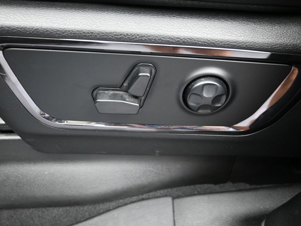 Used 2025 RAM 1500 Limited w/ Bed Utility Group image 12