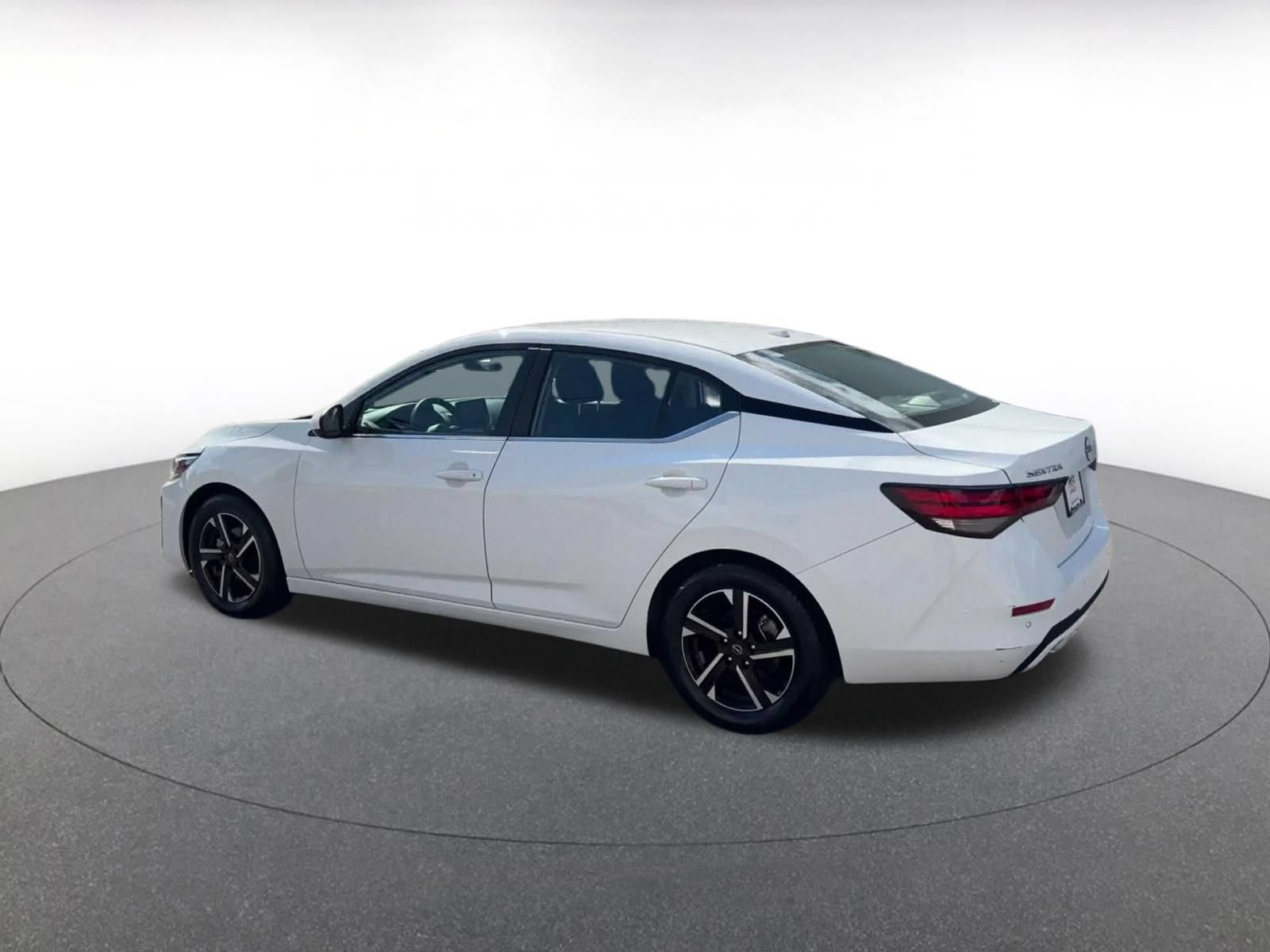 Used 2025 Nissan Sentra SV FWD image 8