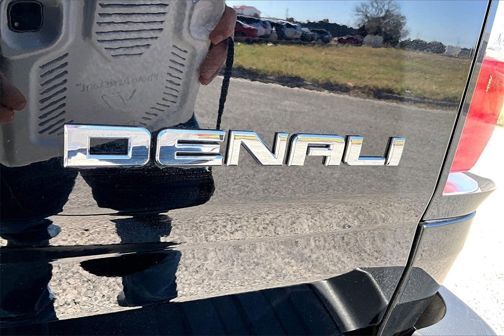 Used 2020 GMC Canyon Denali image 8