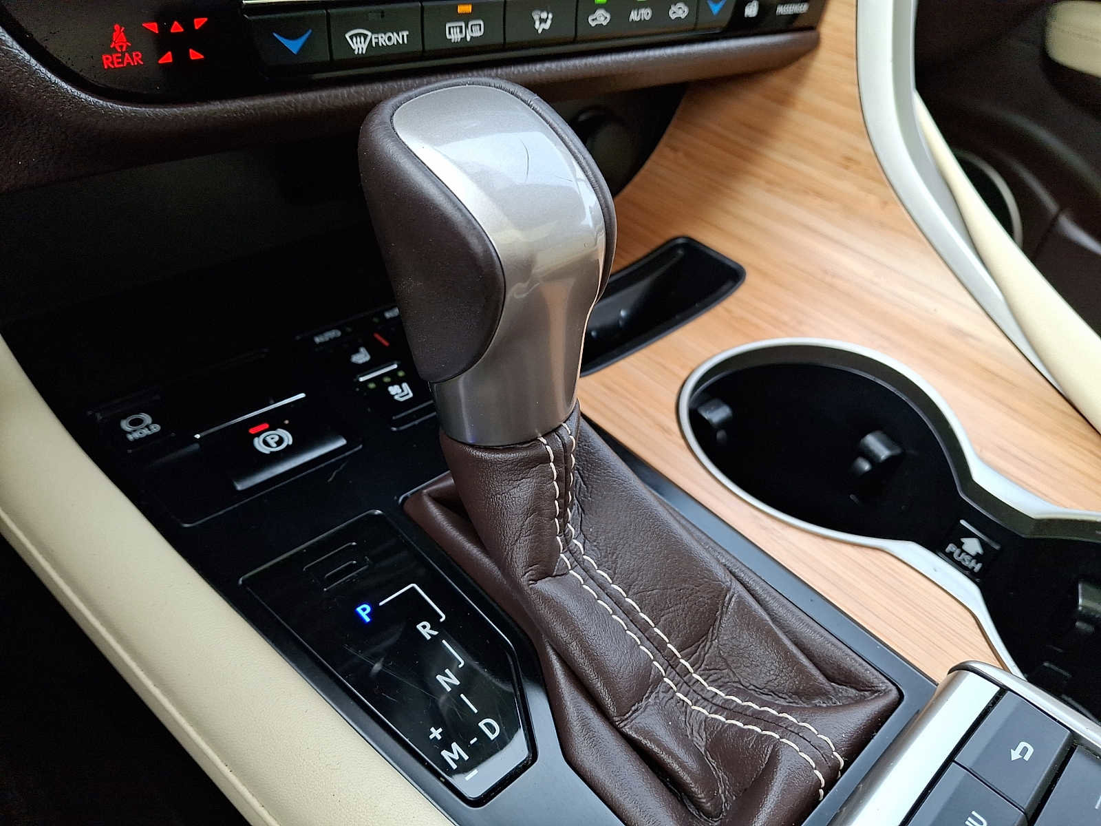 Used 2020 Lexus RX 350L Premium w/ Premium Package image 14