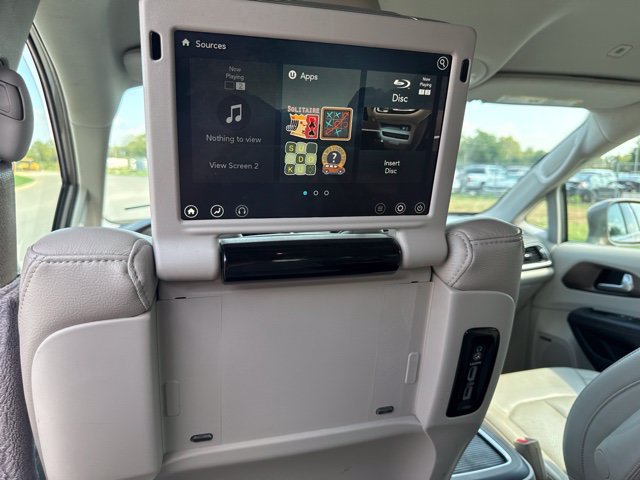 Used 2018 Chrysler Pacifica Touring-L Plus FWD image 10