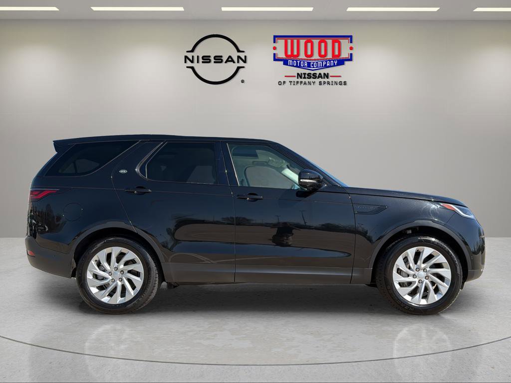 Used 2025 Land Rover Discovery S image 2