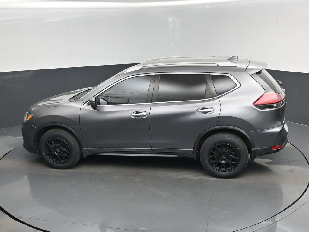 Used 2018 Nissan Rogue SV image 14
