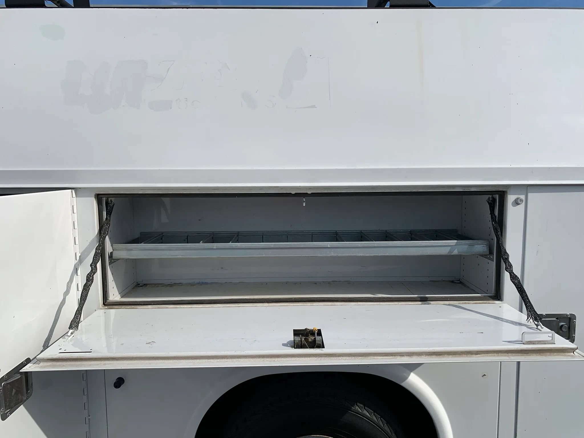 Used 2006 Ford E-350 and Econoline 350 Super Duty RWD image 27