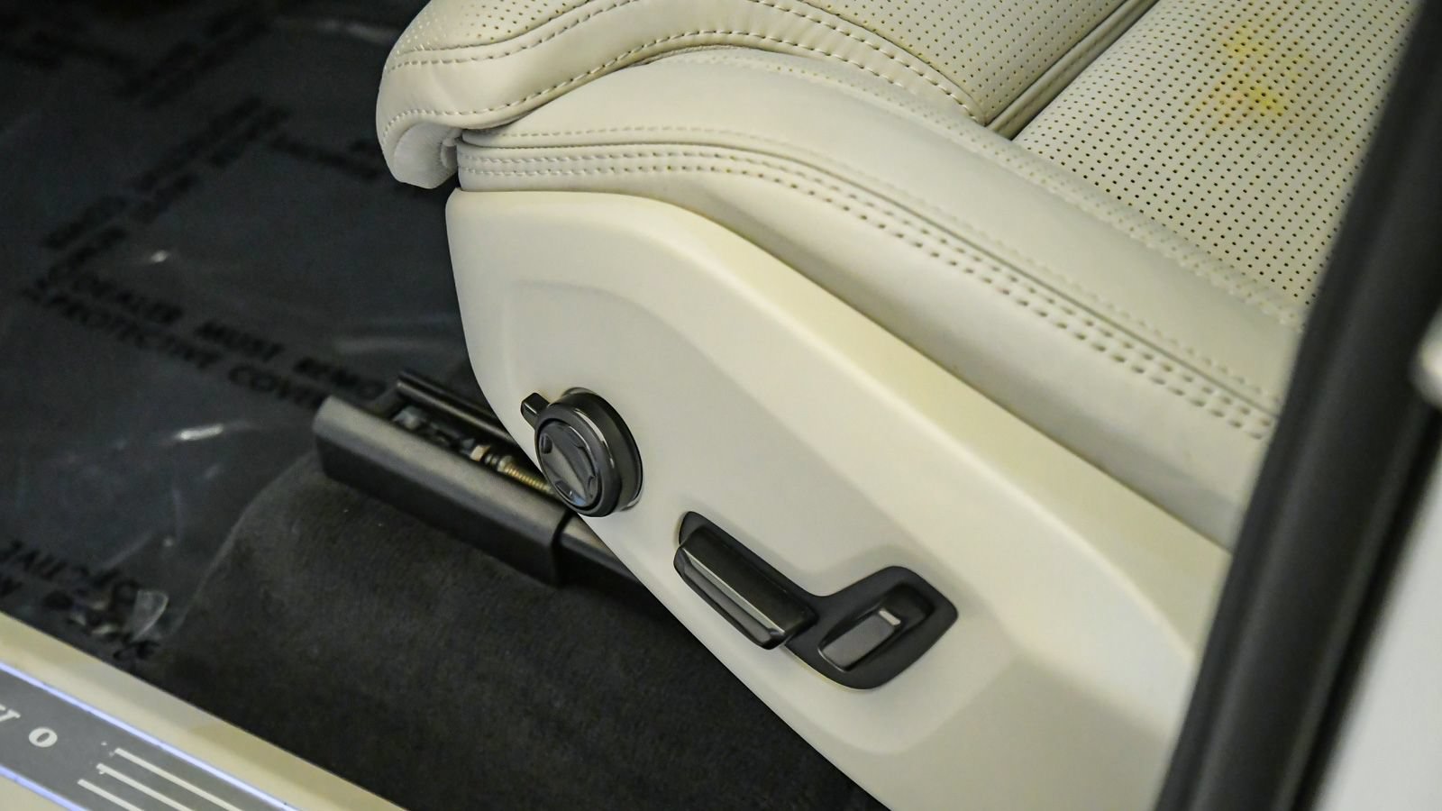 Certified 2026 Volvo XC90 B6 Ultra w/ Protection Package AWD/4WD image 25