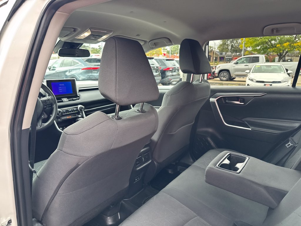 Used 2024 Toyota RAV4 XLE AWD/4WD image 38