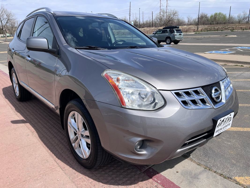 Used 2013 Nissan Rogue SV w/ Premium Pkg image 3