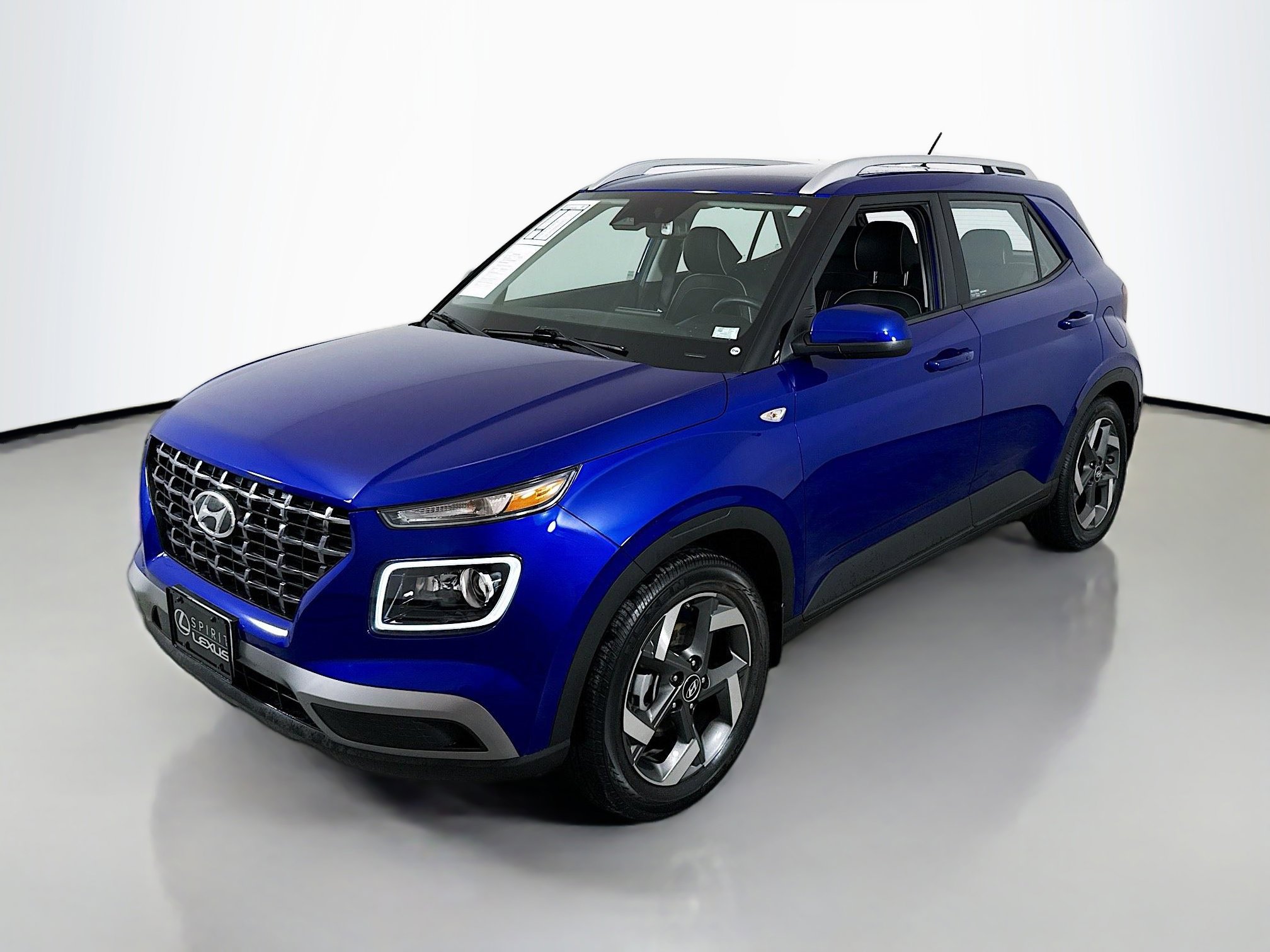 Used 2023 Hyundai Venue Limited image 3