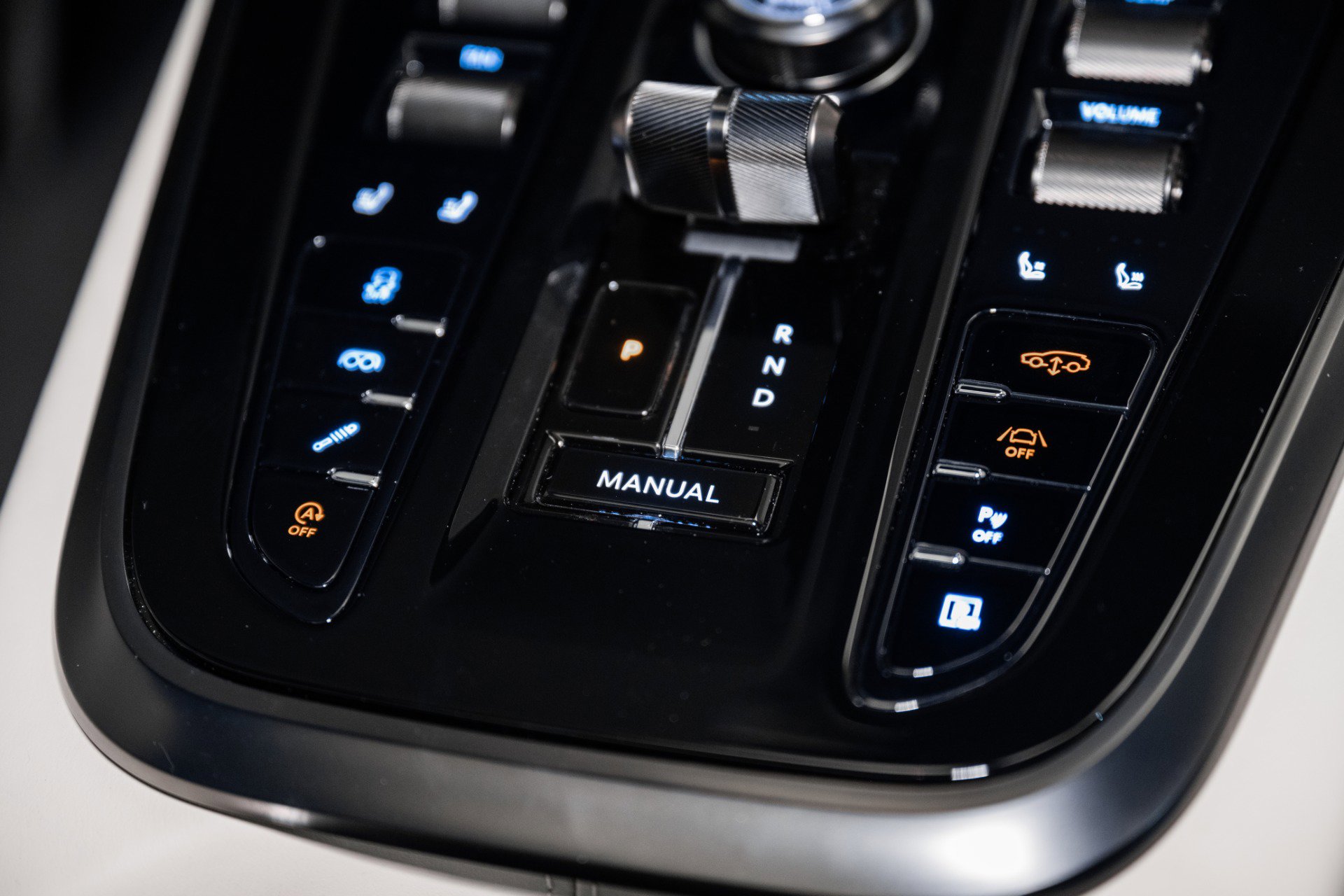 Used 2025 Aston Martin DBX 707 image 36