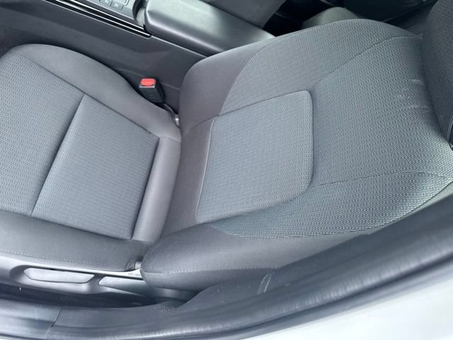 Used 2025 Toyota Prius LE FWD image 11