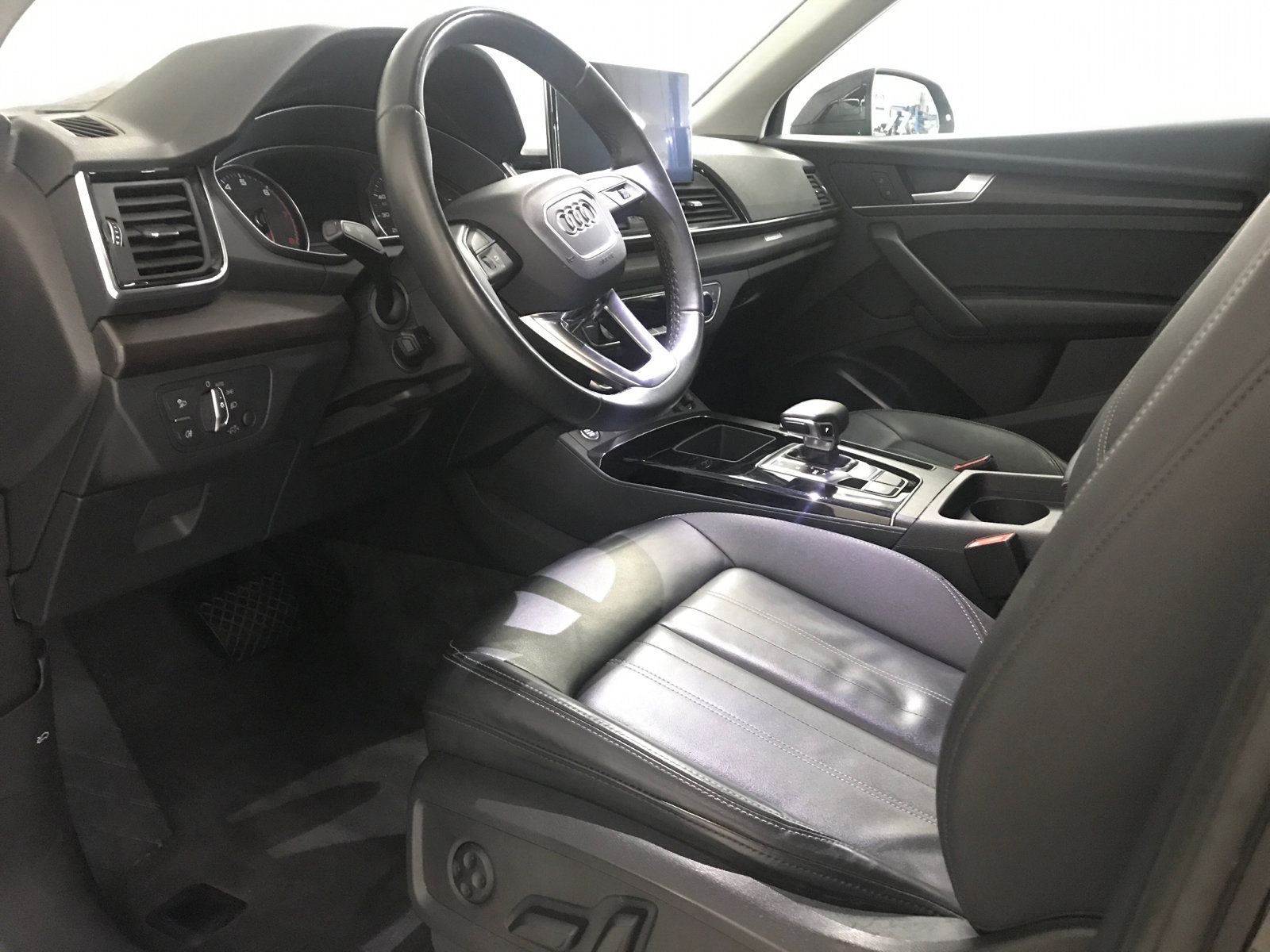 Used 2023 Audi Q5 2.0T Premium w/ Convenience Package image 6