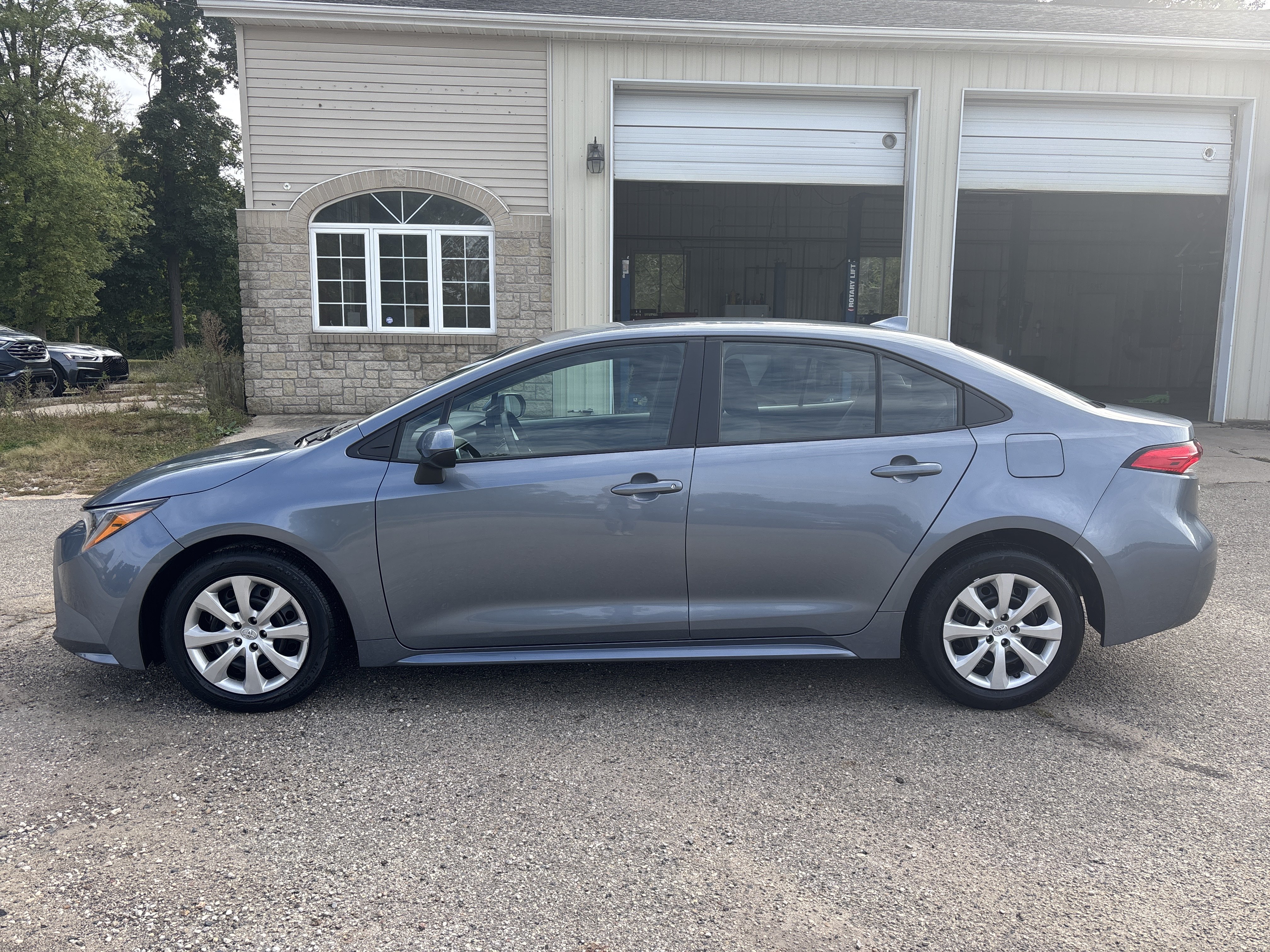 Used 2025 Toyota Corolla LE FWD image 9