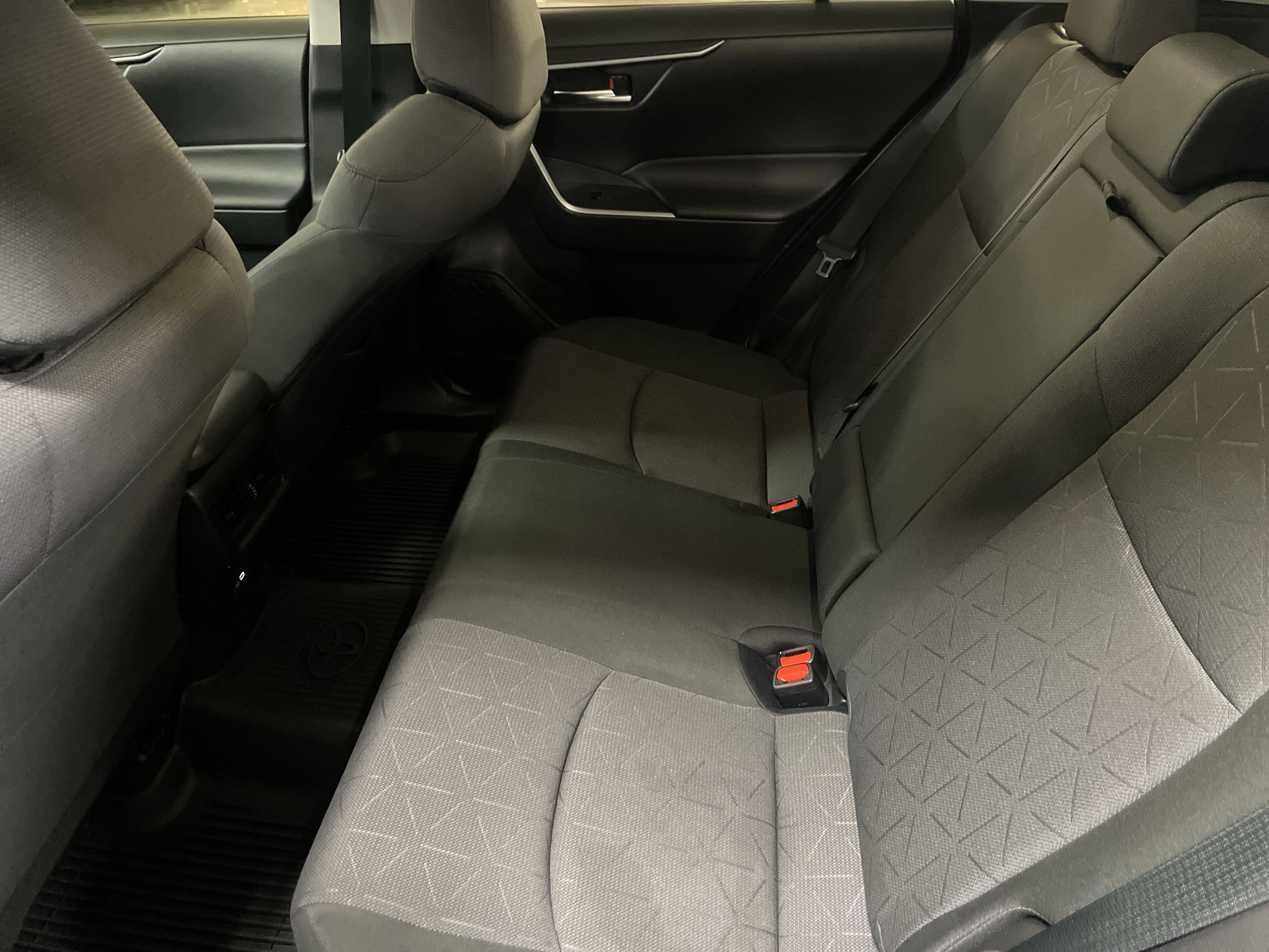 Used 2025 Toyota RAV4 XLE image 32