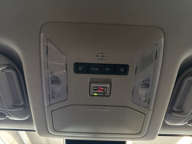 Used 2025 Toyota RAV4 XLE image 30