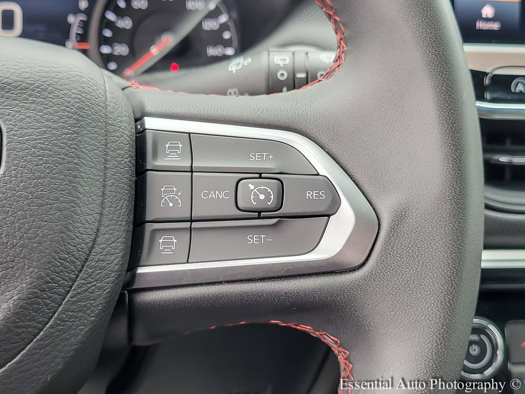 Used 2025 Jeep Compass Trailhawk AWD/4WD image 16