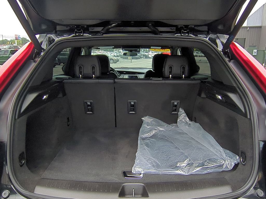 Used 2023 Cadillac XT4 Luxury w/ Cold Weather Package image 21