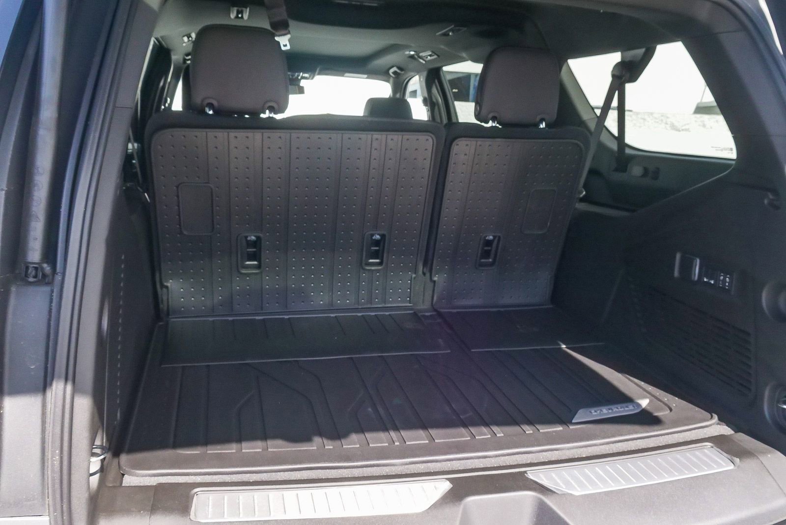 New 2026 Chevrolet Suburban Premier w/ Sun And Tow Package AWD/4WD image 25