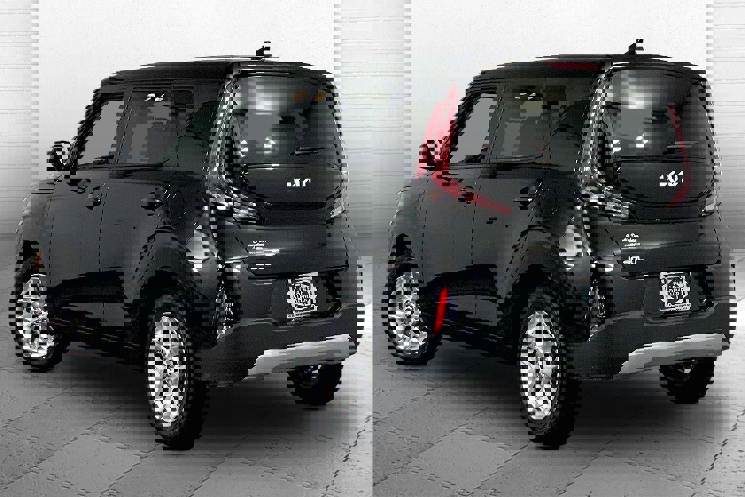 Used 2025 Kia Soul LX image 11